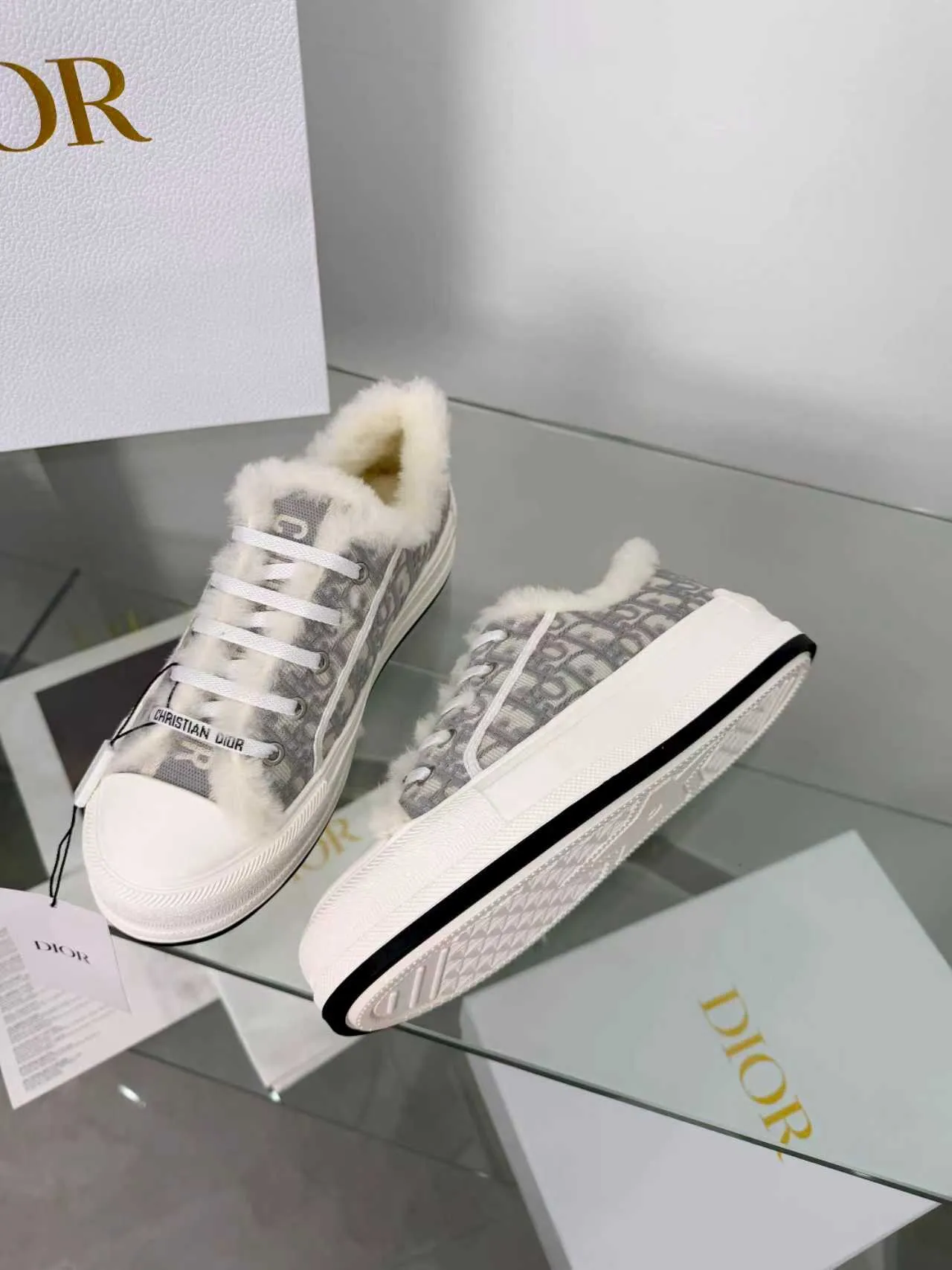 Men's men's shoes pP540! 𝐃𝐈𝐎𝐑 𝐖𝐚𝐥𝐤'𝐧 Dior Presbyopia Embroidery Wool Thick Sole Canvas Shoes Casual Sneakers (Half Flop) These Walk'n'Dior thick sole sneakers are a fashionable piece that elevates the collection. Oblique printed cotton embroidered upper with comfortable platform sole, tongue and Christian Dior Paris signature laces. Bottom thickness 4.5CM Size: Women's 35-41